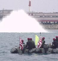 MSDF disposes of 14 unexploded shells in Naha Harbor+